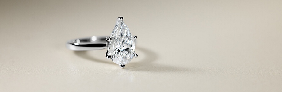 Pear diamond ring Pear diamond ring
